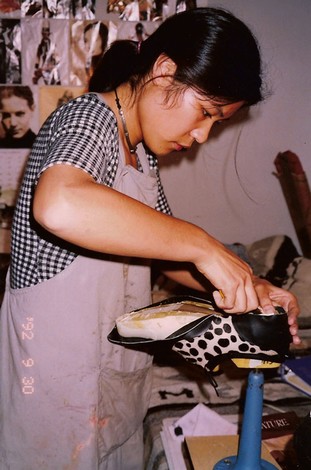 Chie Mihara handmaking shoes